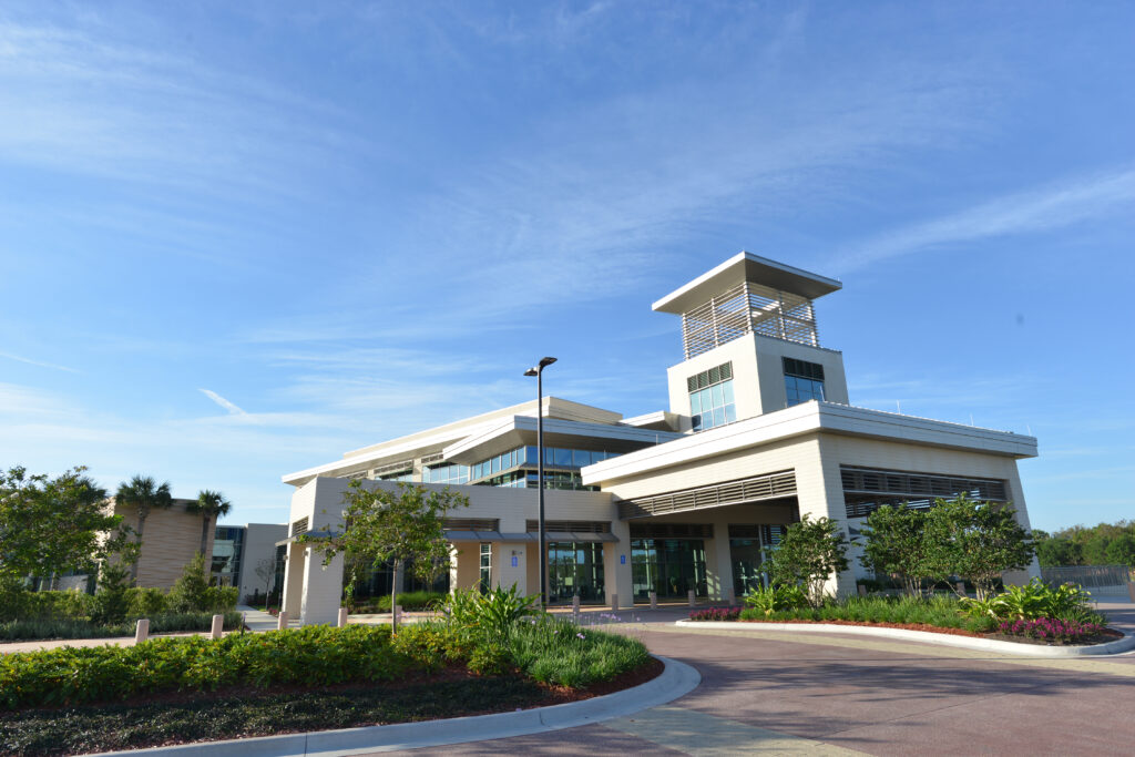 ©EDSA | Adventhealth Winter Garden | Exterior View and Driveway