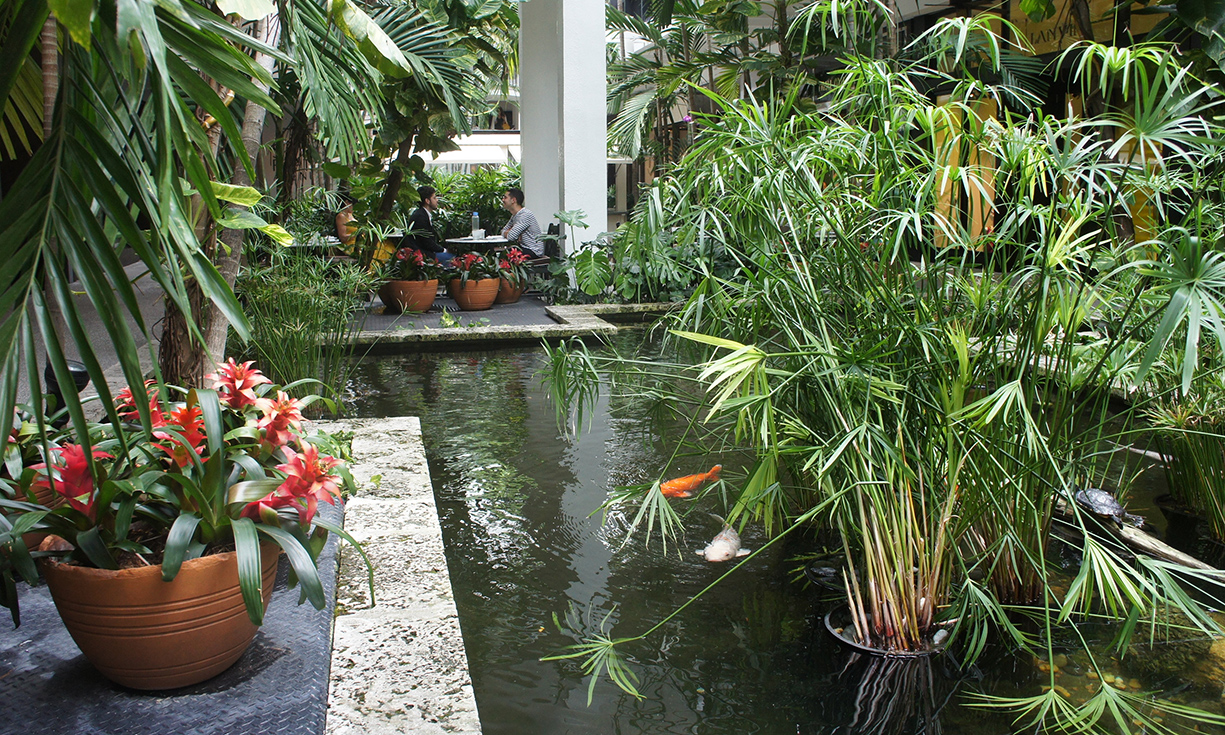 ©EDSA | Bal Harbour Shops | Seating Area and Pond
