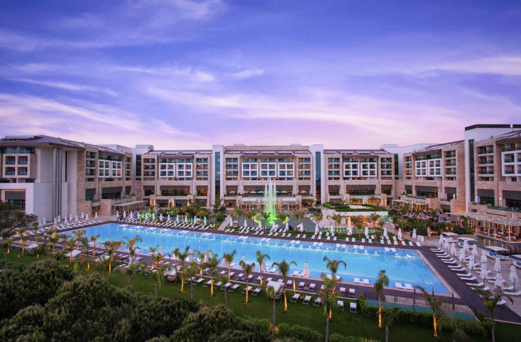 ©EDSA | Regnum Carya Golf & Spa Resort | Pool, Hotel and Fountain