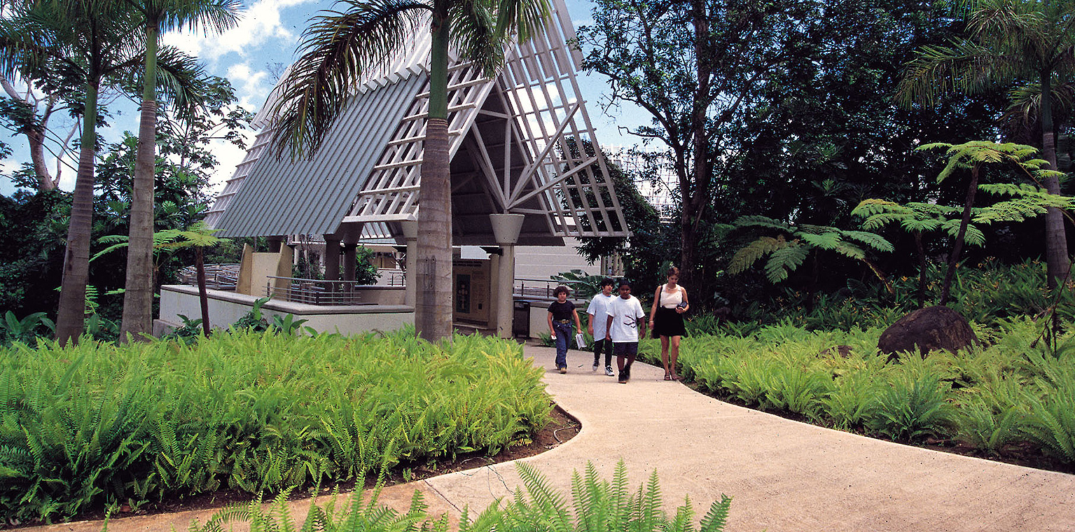 ©EDSA | El Portal Tropical Rainforest Center | Pathway with People next to Entrance Canopy