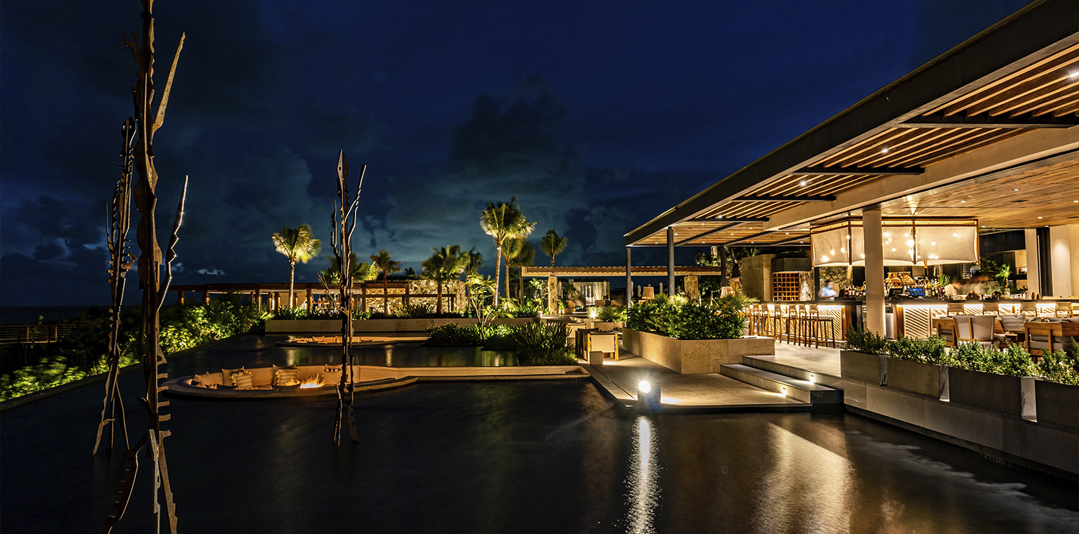 ©EDSA | Etéreo Auberge Resorts Collection | Exterior view of building at night