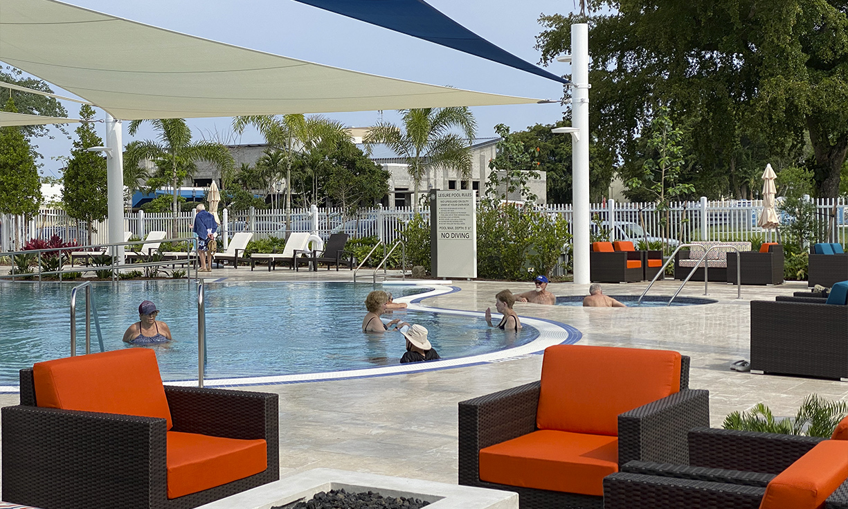 ©EDSA | John Knox Village | Pool and Outdoor Seating